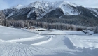 Wintersportdorp Lenz met skipiste.
